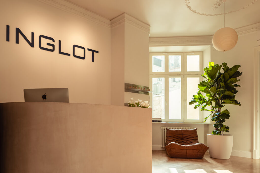 Zielone wnętrze recepcji