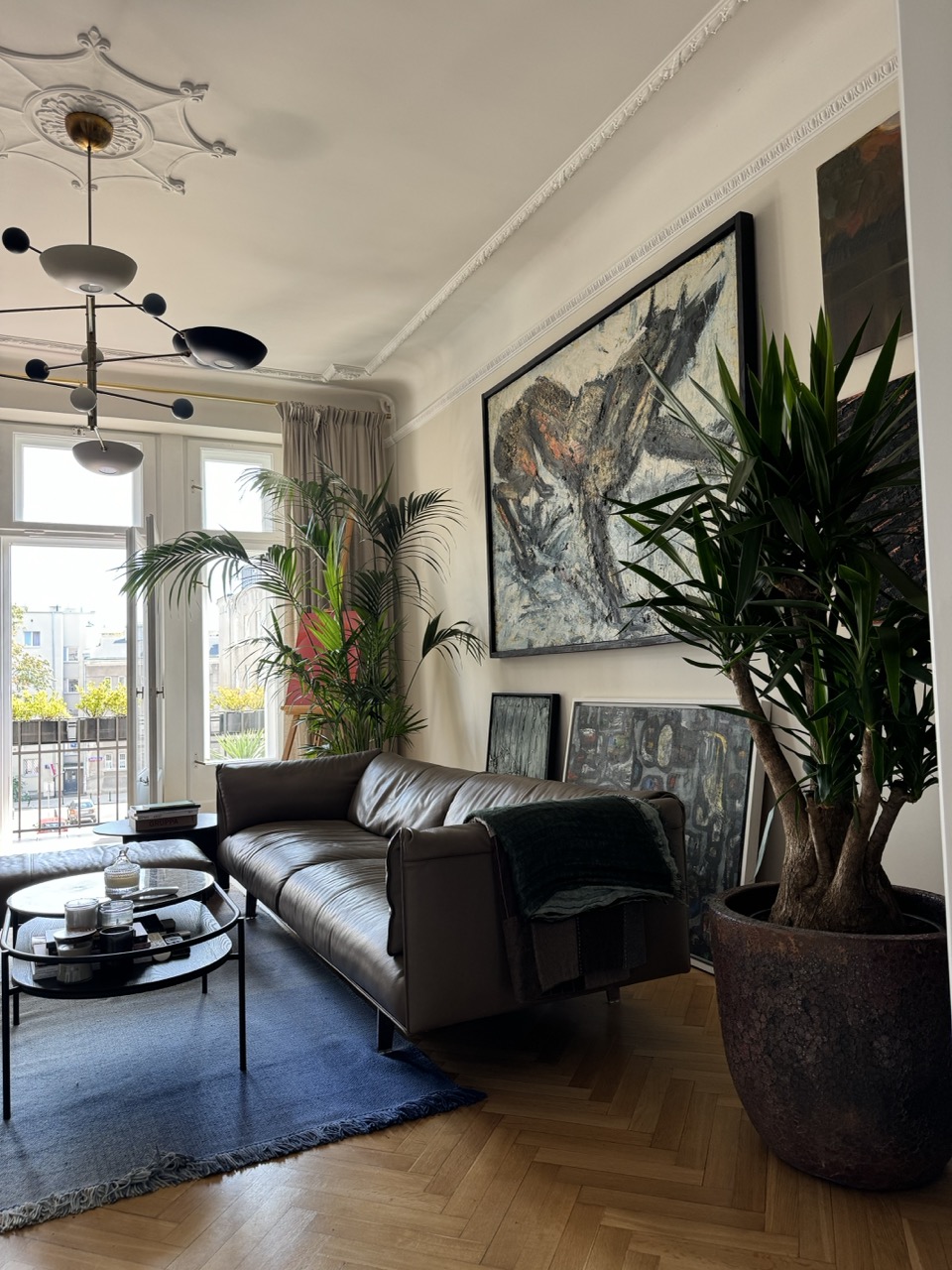 Roślinny wystrój salonu